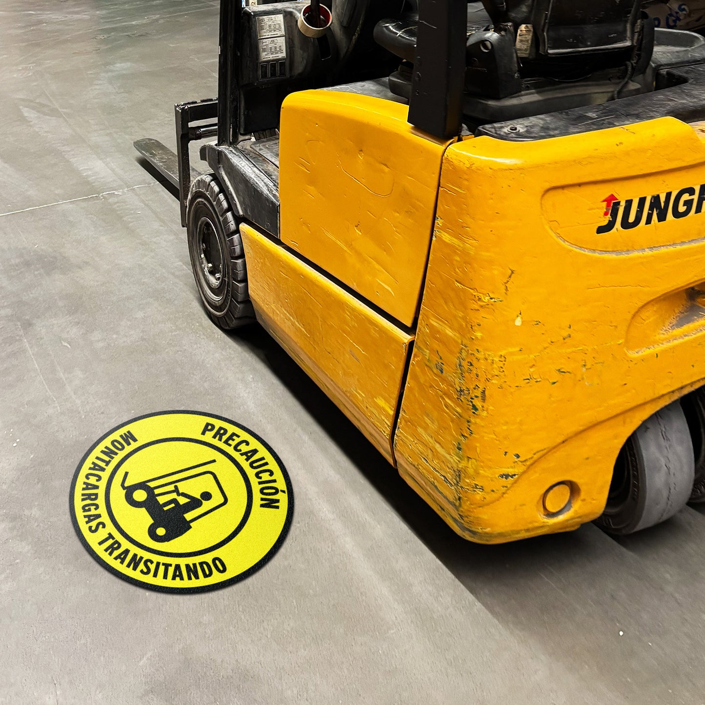 17 x 17in Floor Sticker: Precaucion Montacargas Transitando Forklift Caution (Spanish. 2-Pack)